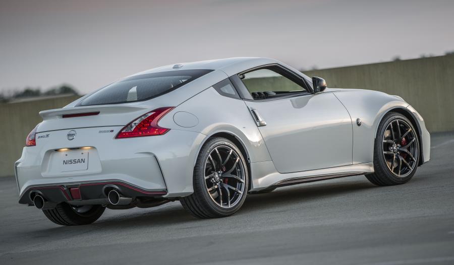  Nissan 370Z Nismo 2015 года  (US) (фото 15 из 62)